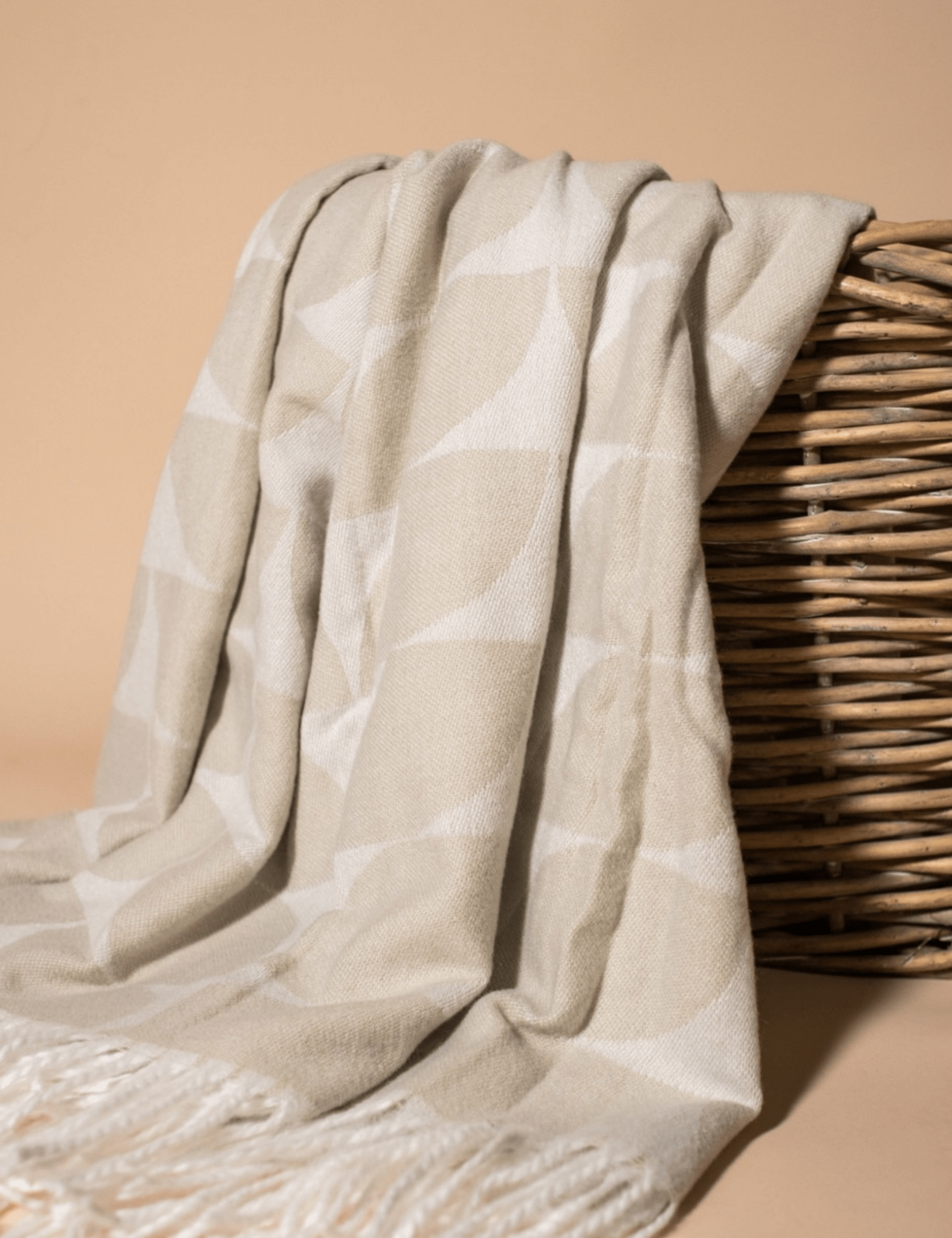 Lindos Throw - Pep & Punch