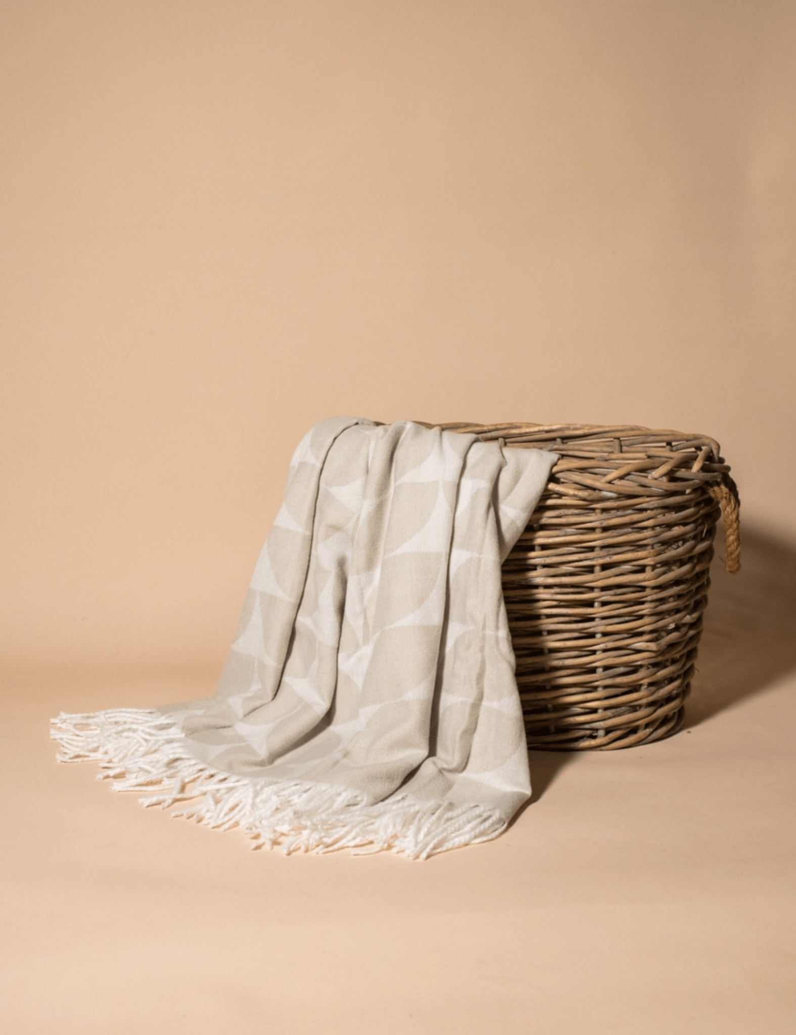 Lindos Throw - Pep & Punch