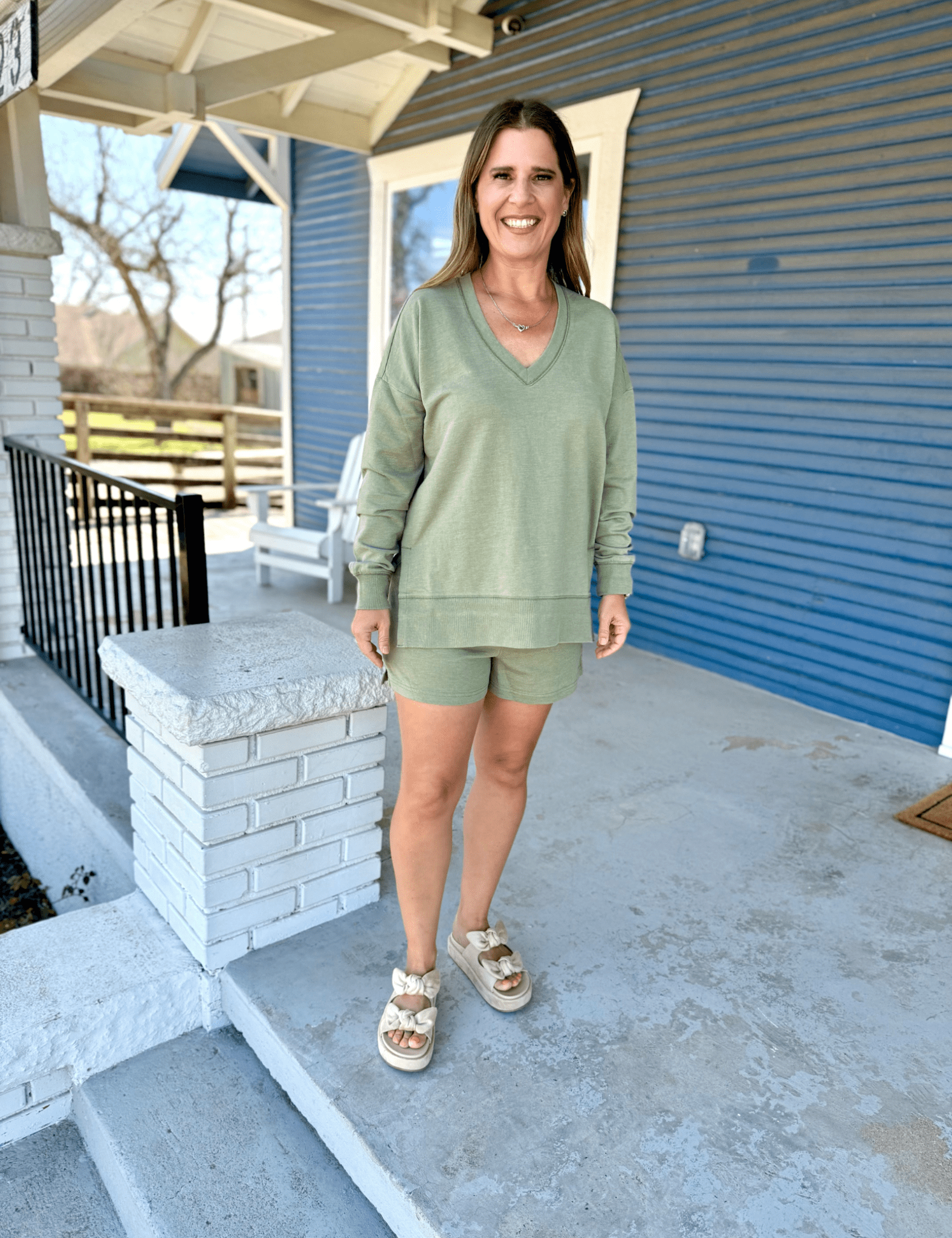 Z Supply | Modern V - Neck Weekender - Pep & Punch